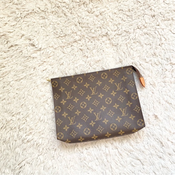 Louis Vuitton | Poche Toilette NM - Picture 4 of 11